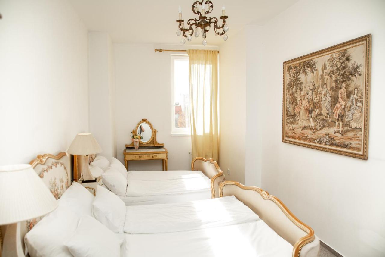 Bank Invest Apartmens - Old Town Apartment Praga Exterior foto