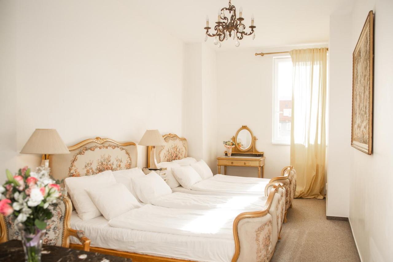 Bank Invest Apartmens - Old Town Apartment Praga Exterior foto
